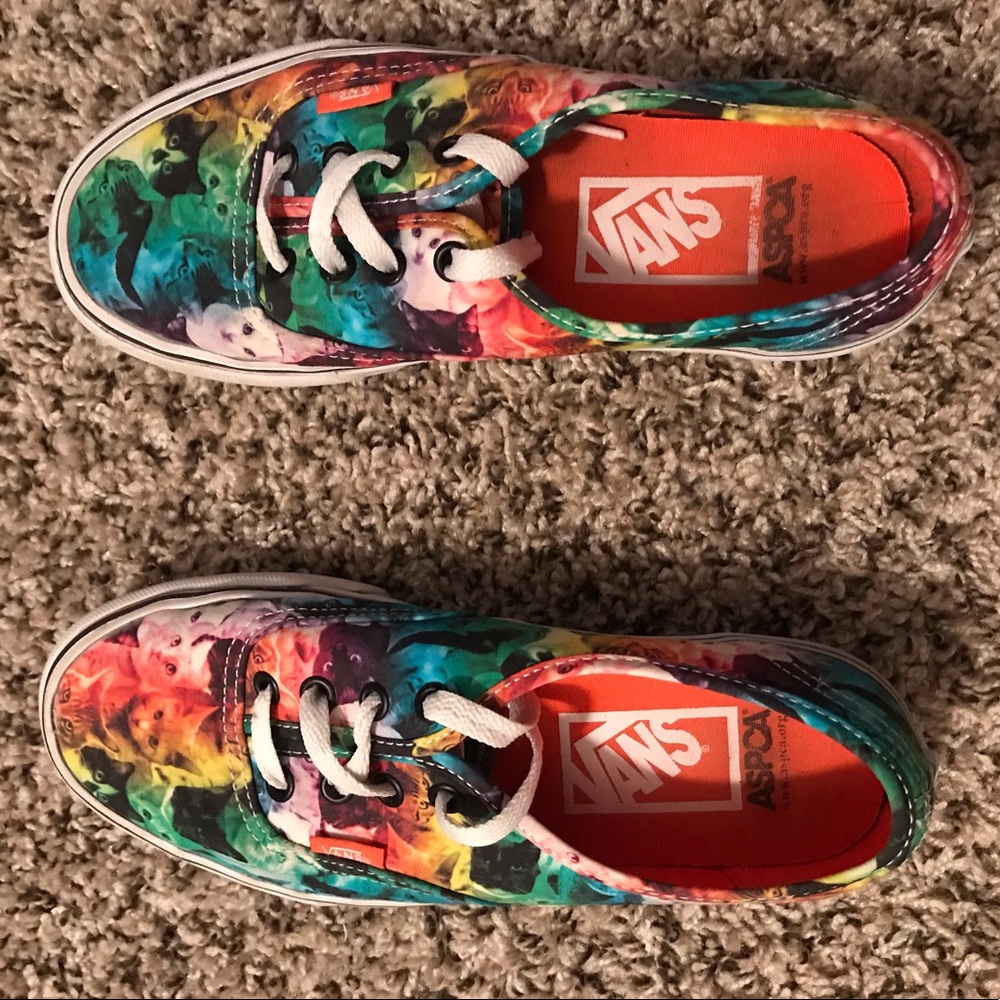 Rainbow kitten Vans 🌈💕